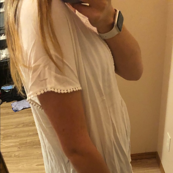 White blouse - Picture 2 of 4